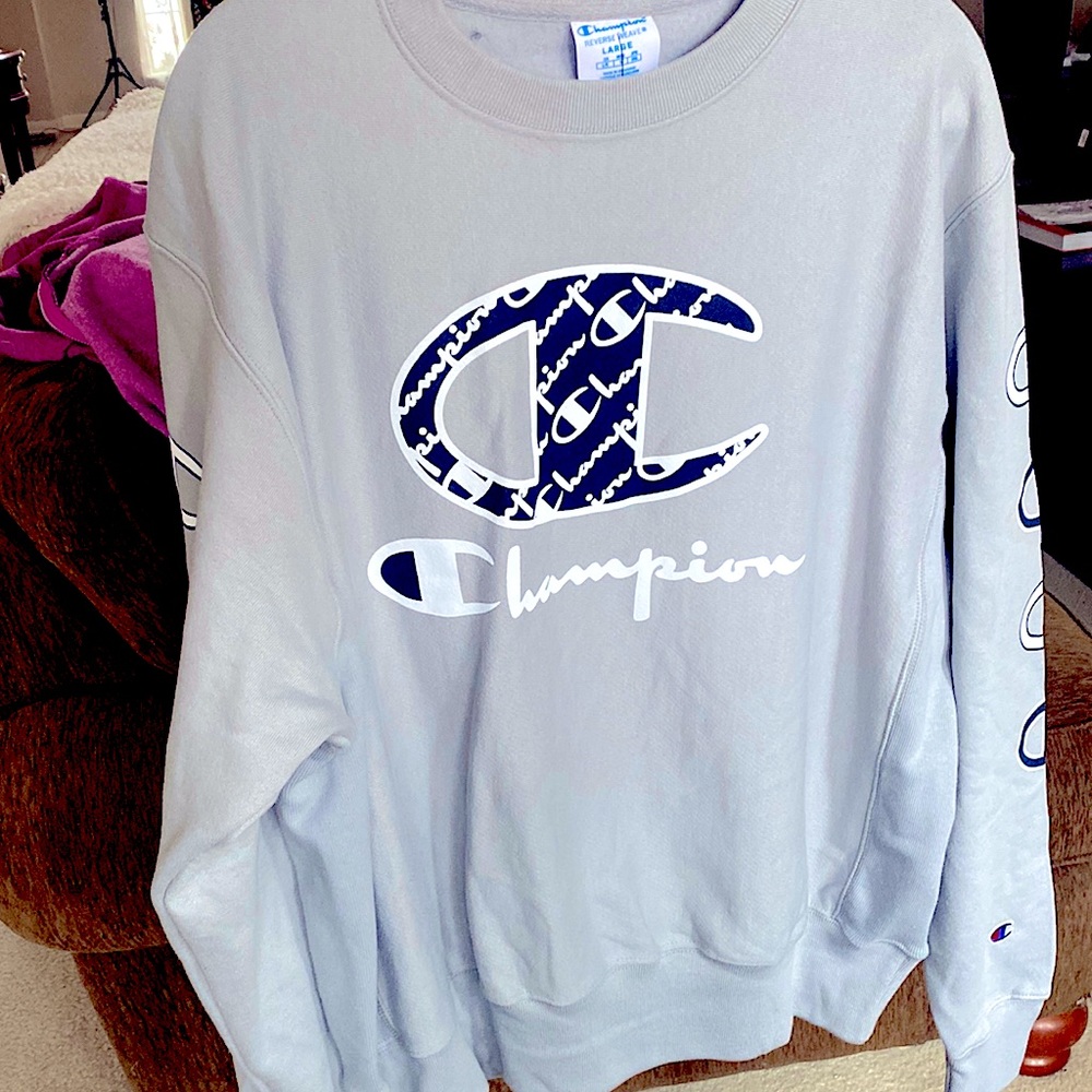 Champion athletic crew neck sweat shirt. Light Gray in color. Size large.